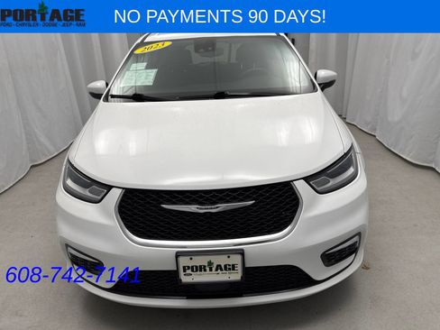 Used 2023 Chrysler Pacifica Touring-L FWD image 6