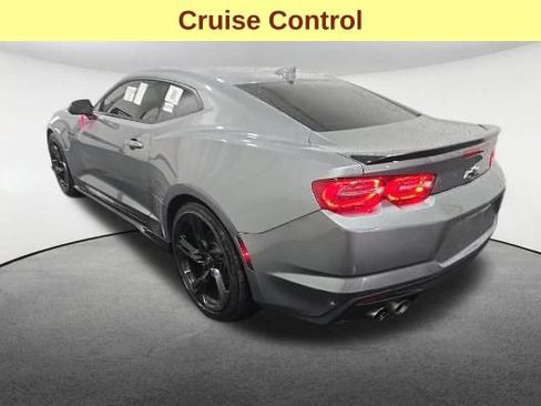 Used 2022 Chevrolet Camaro LT RWD image 8