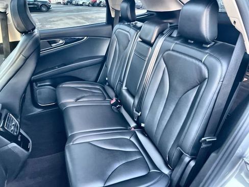 Used 2021 Lincoln Nautilus Reserve image 26