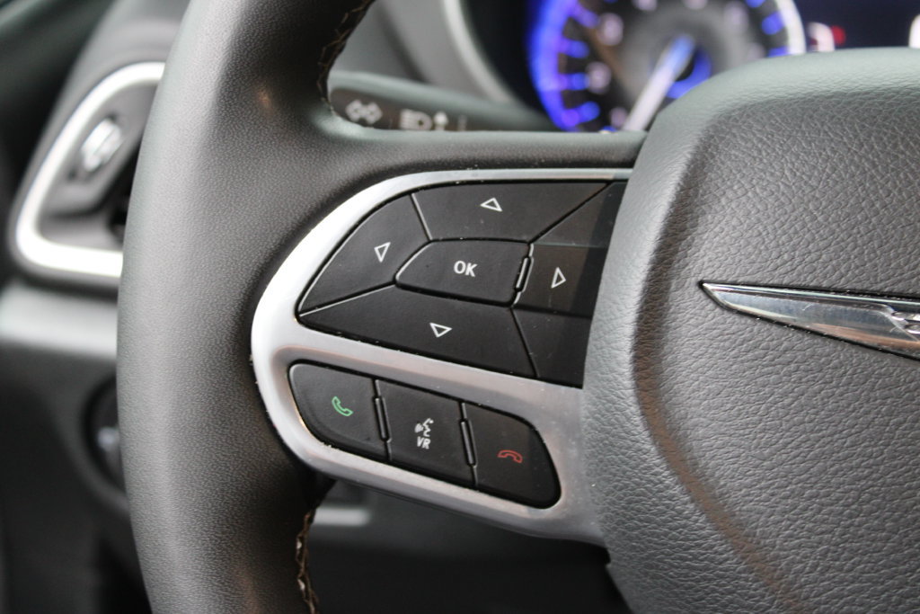 Used 2025 Chrysler Pacifica Select FWD image 14