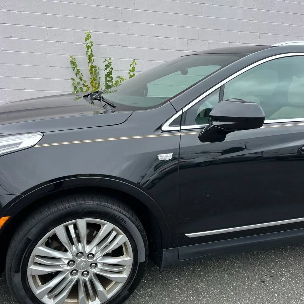 Used 2017 Cadillac XT5 Premium Luxury AWD/4WD image 2