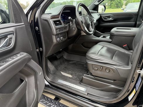 Used 2022 Chevrolet Tahoe Z71 w/ Luxury Package AWD/4WD image 5