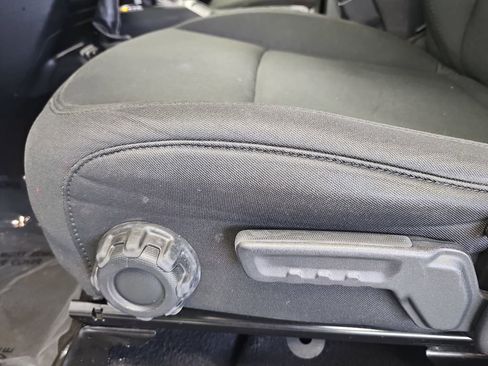 Used 2020 Jeep Wrangler Unlimited Sahara image 26