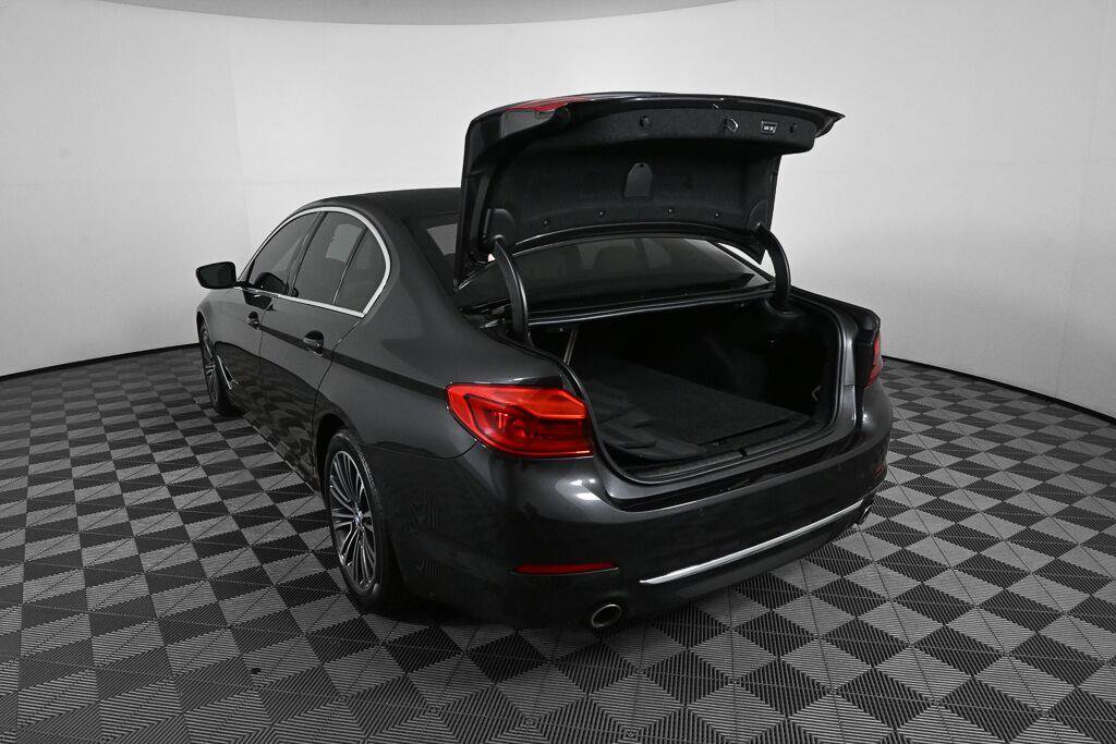 Used 2019 BMW 530i w/ Luxury Package RWD image 29