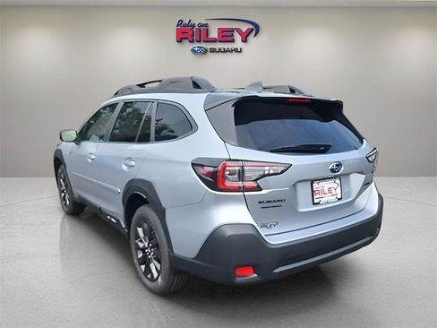 Used 2025 Subaru Outback Onyx Edition image 3