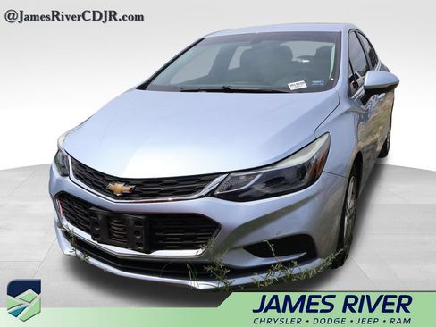 Used 2018 Chevrolet Cruze LT FWD image 5