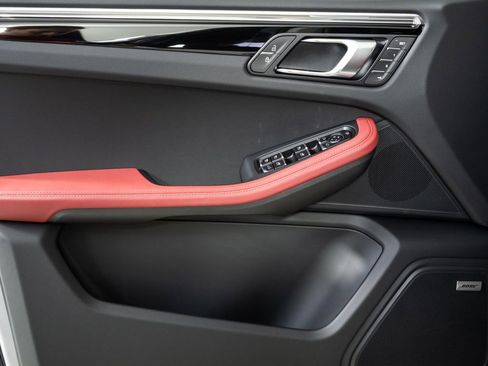 New 2026 Porsche Macan image 6