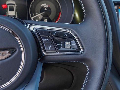 Used 2023 Bentley Bentayga AWD/4WD image 23