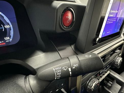 Used 2025 Toyota Tacoma TRD Off-Road image 23