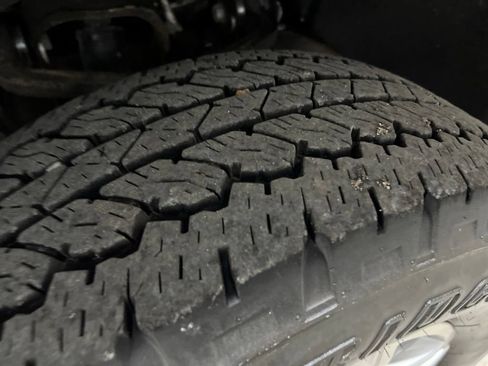 Used 2022 Chevrolet Silverado 2500 LT AWD/4WD image 46