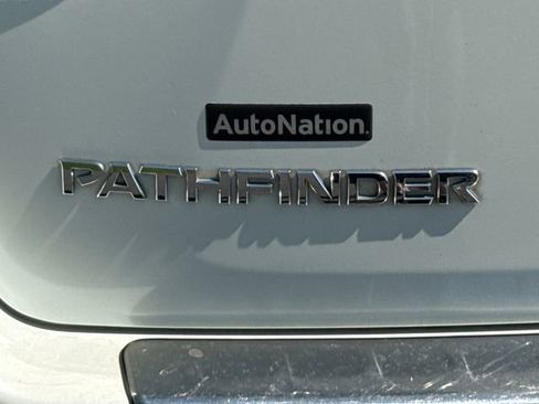 Used 2016 Nissan Pathfinder Platinum w/ Family Entertainment Package FWD image 18