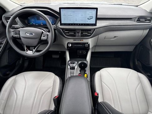 Used 2025 Ford Escape Platinum w/ Premium Technology Package FWD image 15