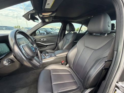Used 2022 BMW 330e w/ M Sport Package RWD image 9