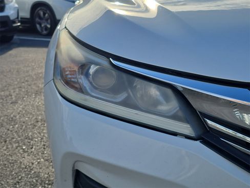 Used 2017 Honda Accord EX-L image 7