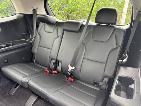 Used 2023 Kia Telluride EX w/ EX Captain's Chair Package FWD image 8