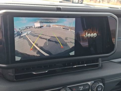 Used 2025 Jeep Wrangler Unlimited Rubicon 4xe w/ Safety Group AWD/4WD image 18