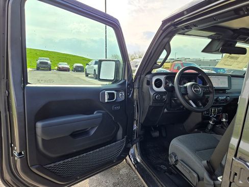 New 2026 Jeep Gladiator Sport AWD/4WD image 11