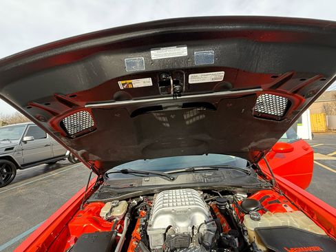 Used 2016 Dodge Challenger SRT Hellcat image 43