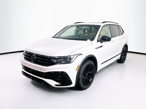 Used 2024 Volkswagen Tiguan SE R-Line FWD image 3