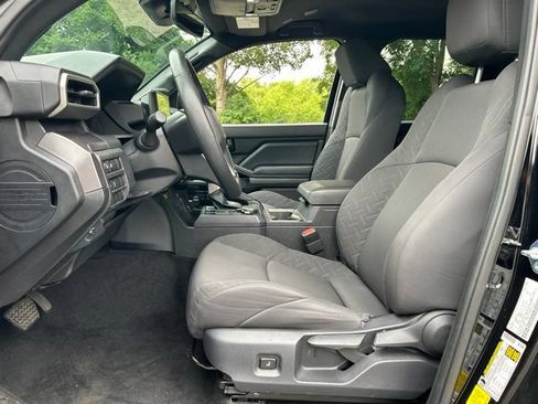 Certified 2025 Toyota Tacoma SR5 AWD/4WD image 20
