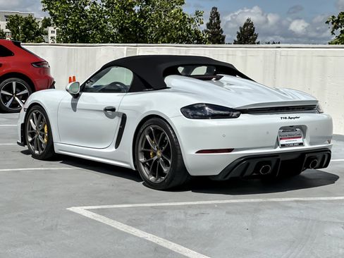 Used 2020 Porsche 718 Boxster Spyder RWD image 3