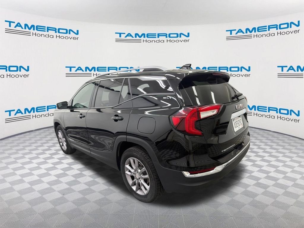 Used 2024 GMC Terrain SLT AWD/4WD image 3
