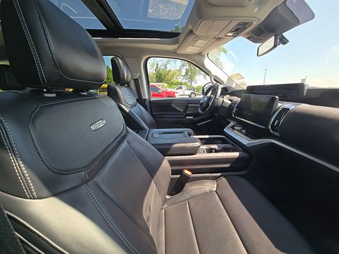Used 2025 Ford Expedition Max Platinum AWD/4WD image 10