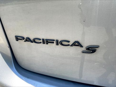 Used 2019 Chrysler Pacifica Touring Plus w/ Advanced Safetytec Group FWD image 23