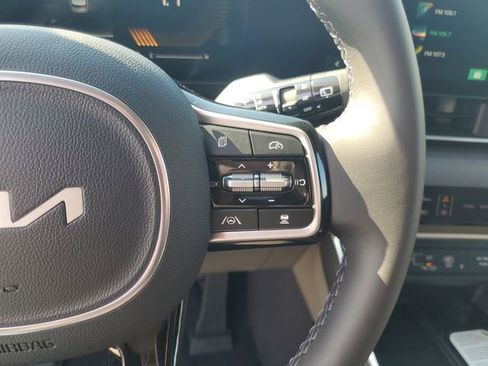 New 2026 Kia Carnival EX image 18