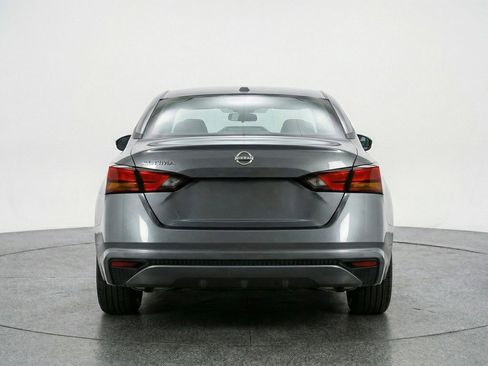 Used 2025 Nissan Altima 2.5 SV image 7