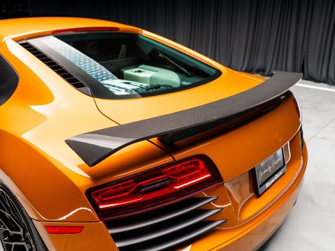 Used 2014 Audi R8 V8 w/ Ceramic Brake Package image 43