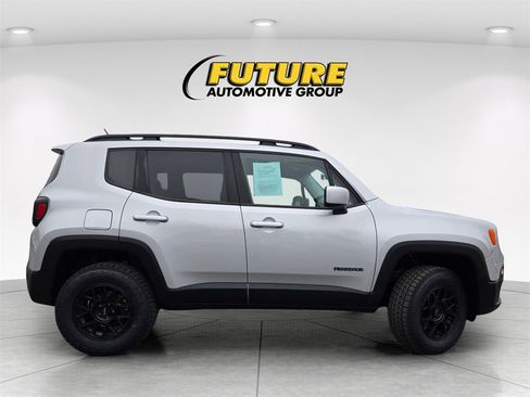 Used 2015 Jeep Renegade Latitude image 3