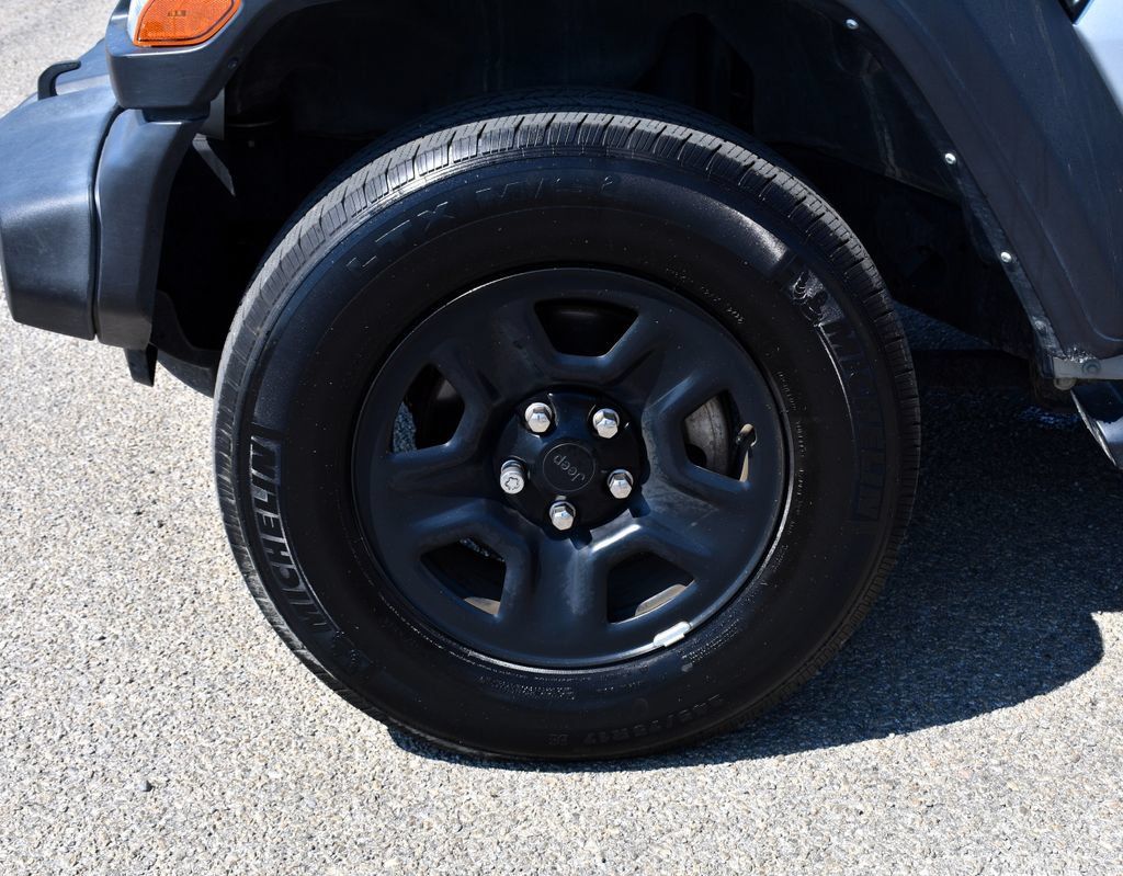 Used 2022 Jeep Wrangler Sport AWD/4WD image 6