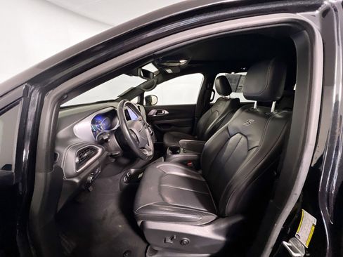 Used 2021 Chrysler Pacifica Touring-L w/ S Appearance Package image 14