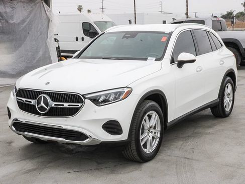 Used 2025 Mercedes-Benz GLC 300 4MATIC image 4