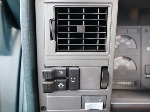 Used 1989 Chevrolet Silverado 2500 4x4 Regular Cab image 24