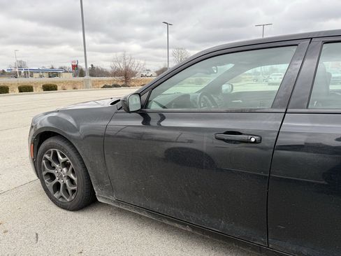 Used 2016 Chrysler 300 S image 4