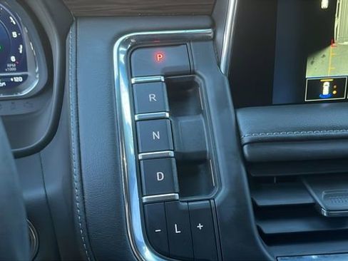 Used 2023 Chevrolet Tahoe LT w/ Luxury Package image 17