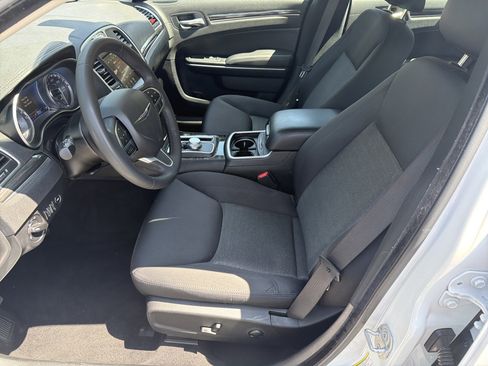 Used 2022 Chrysler 300 Touring w/ Sport Appearance Package RWD image 18