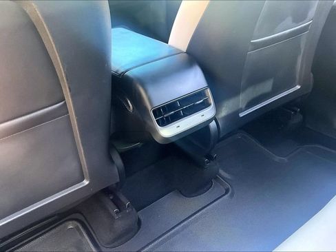 Used 2023 Tesla Model Y Performance AWD/4WD image 28
