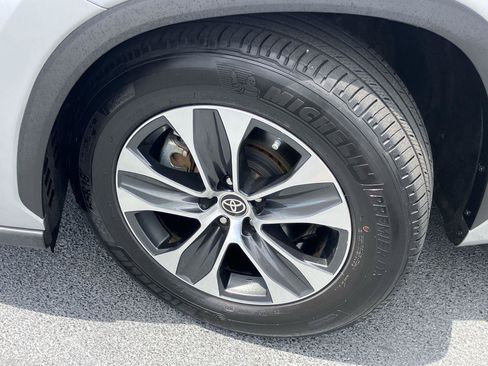 Used 2023 Toyota Highlander XLE FWD image 9