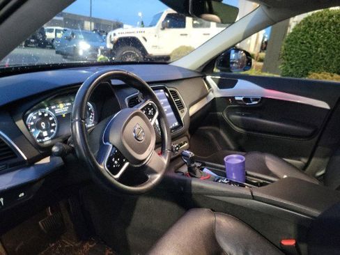 Used 2016 Volvo XC90 T5 Momentum image 5