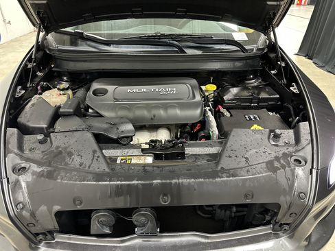 Used 2015 Jeep Cherokee Latitude w/ Cold Weather Group image 34