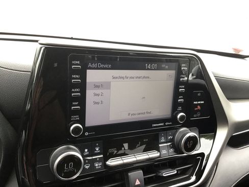 Used 2021 Toyota Highlander LE AWD/4WD image 15
