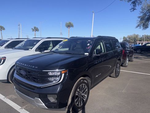 Certified 2025 Ford Expedition Platinum image 2