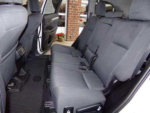Used 2019 Toyota Highlander LE AWD/4WD image 23