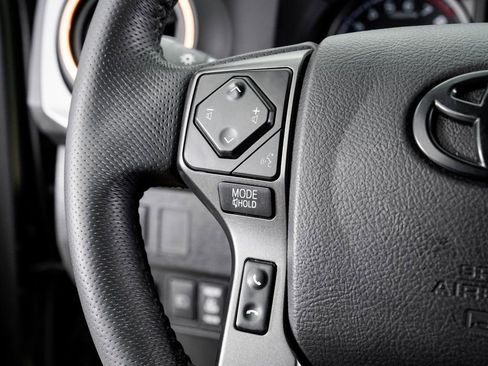 Used 2021 Toyota Tacoma TRD Sport image 12