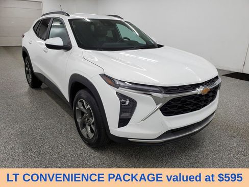 Used 2024 Chevrolet Trax LT w/ Driver Confidence Package FWD image 3