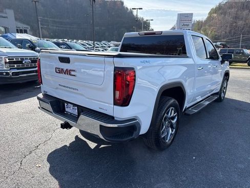 Used 2022 GMC Sierra 1500 SLT w/ SLT Convenience Package image 3