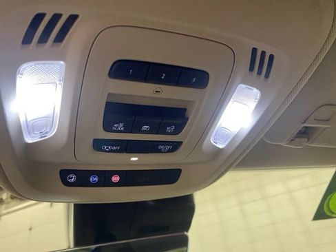 Used 2023 Buick Envision Avenir AWD/4WD image 38